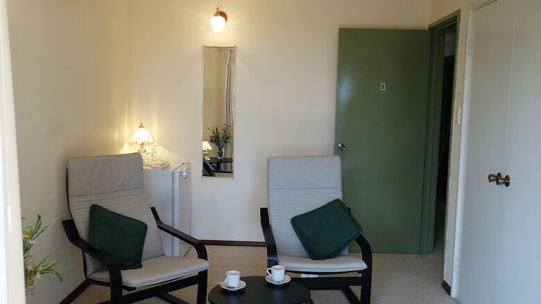 Hotel Eleebana Guest House