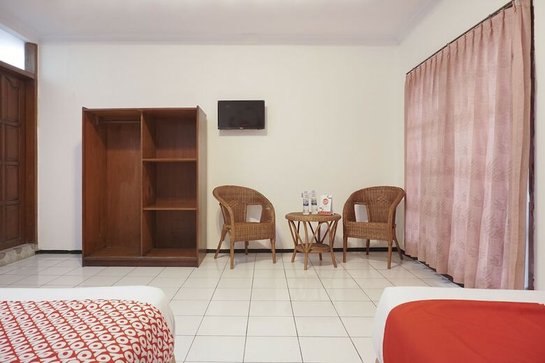 Hostal Oyo 206 Hotel Candra Kirana