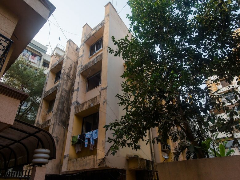 Oyo 13470 Hotel Symphony House