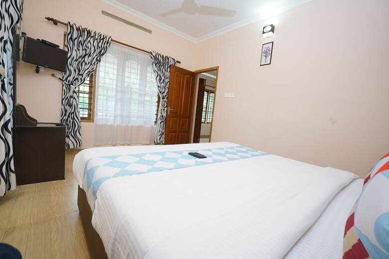 Hotel Oyo 23359 Home Elegant 2bhk Munnaar Bypass