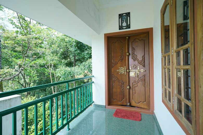 Hotel Oyo 23359 Home Elegant 2bhk Munnaar Bypass