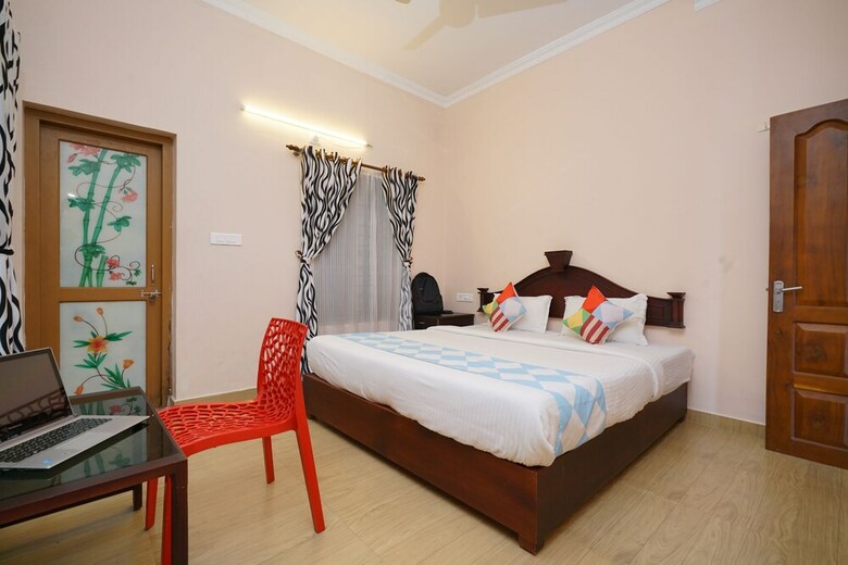 Hotel Oyo 23359 Home Elegant 2bhk Munnaar Bypass