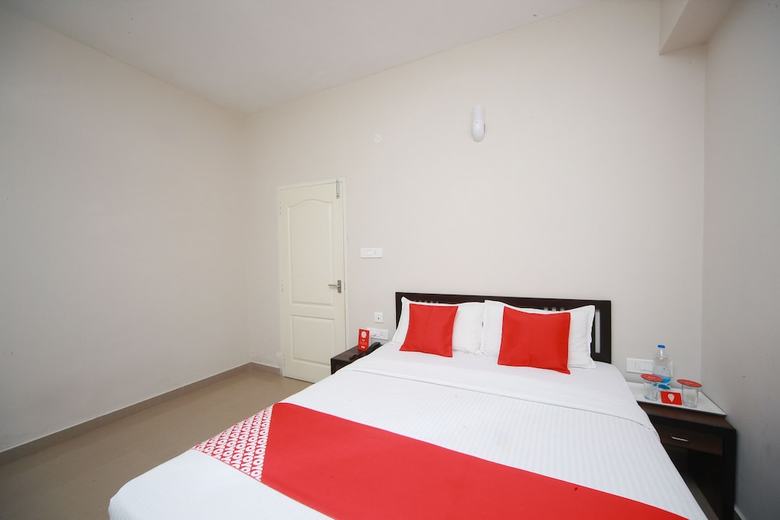 Hotel Oyo 27660 Aptin Vanila Suites