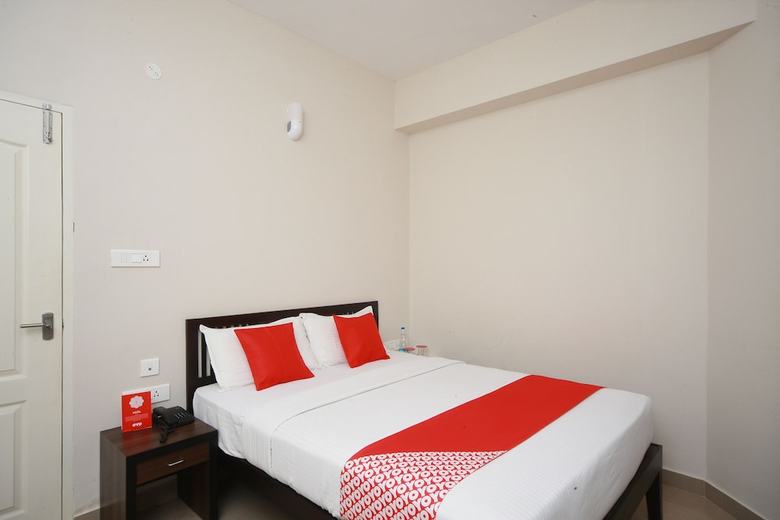 Hotel Oyo 27660 Aptin Vanila Suites