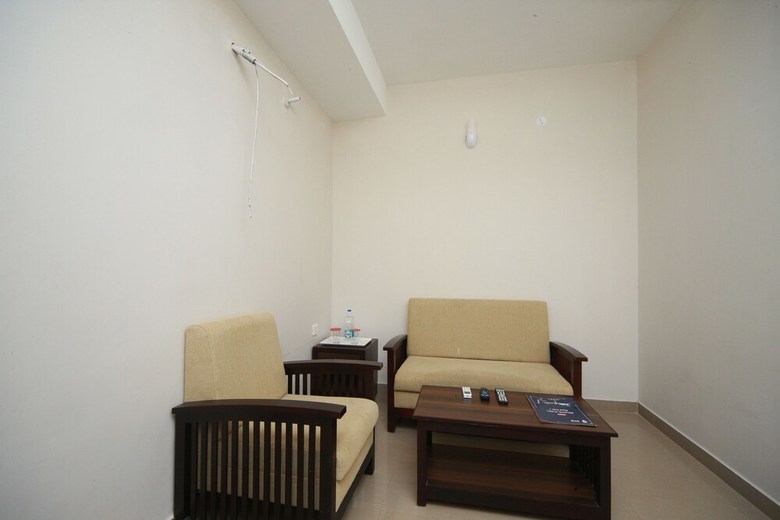 Hotel Oyo 27660 Aptin Vanila Suites