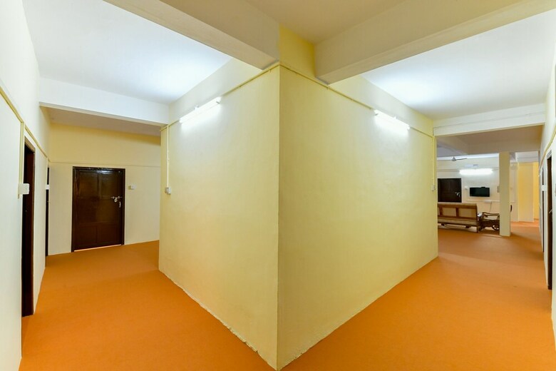 Hotel Oyo 24607 Lotus Residency