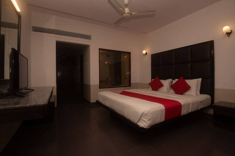 Hotel Oyo 19145 Martins Inn