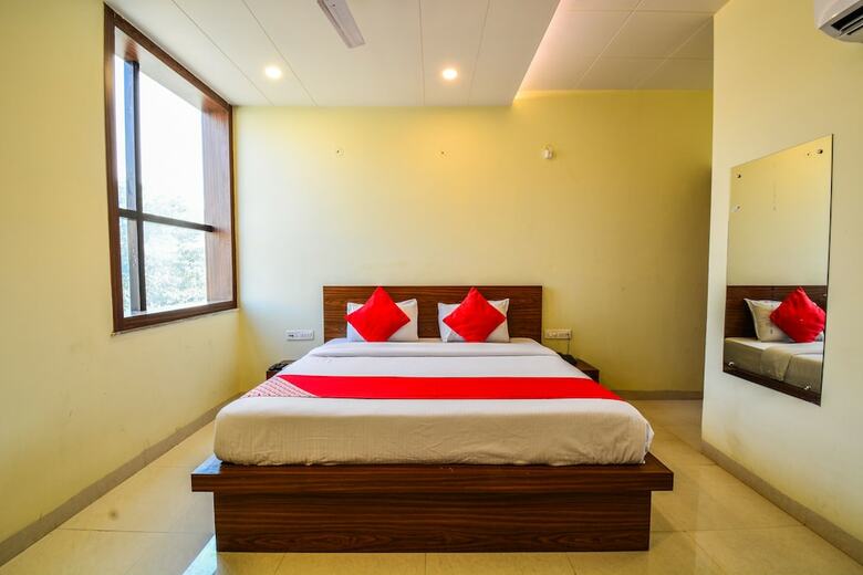 Hotel Oyo 22204 Mark Inn