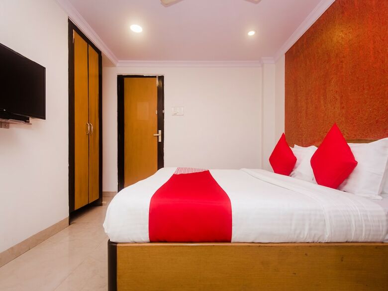 Oyo 19028 Hotel Palm Star