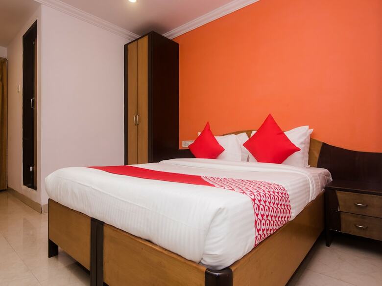 Oyo 19028 Hotel Palm Star
