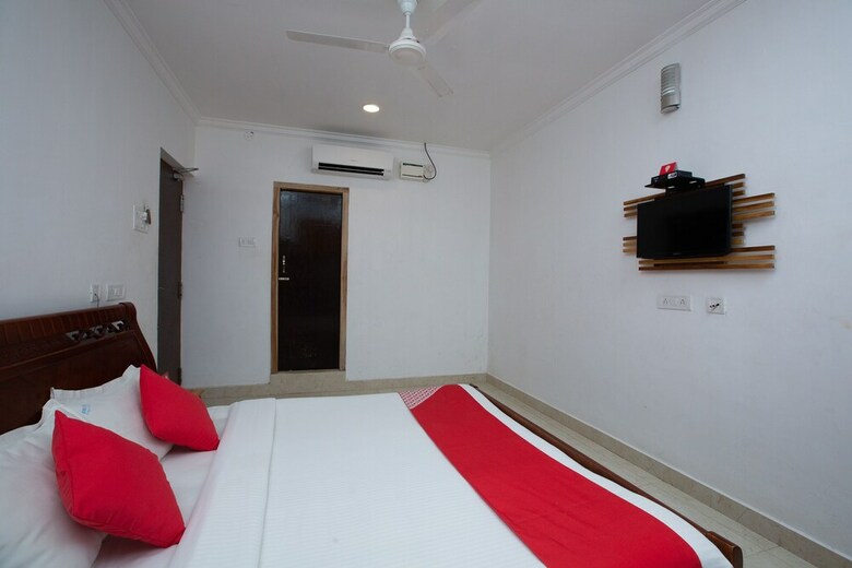Hotel Oyo 26947 The Lavish