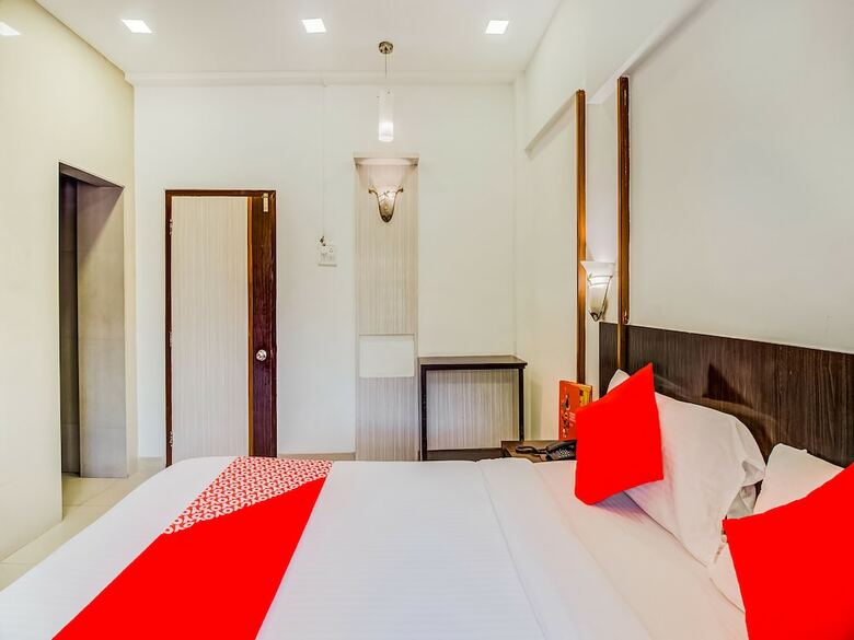 Oyo Flagship 19825 Hotel Panchratna