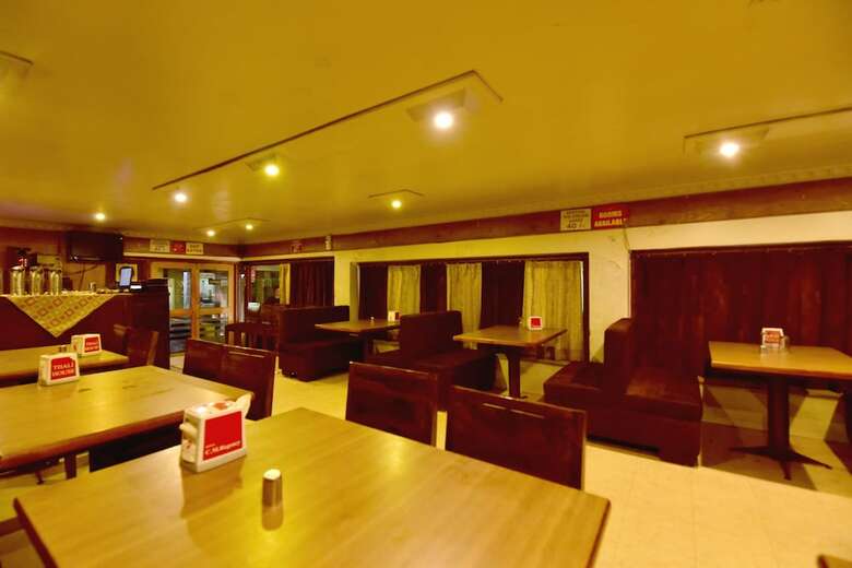 Hotel Oyo 22915 C M Regency