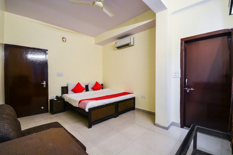 Oyo 16940 Hotel Royal Murli
