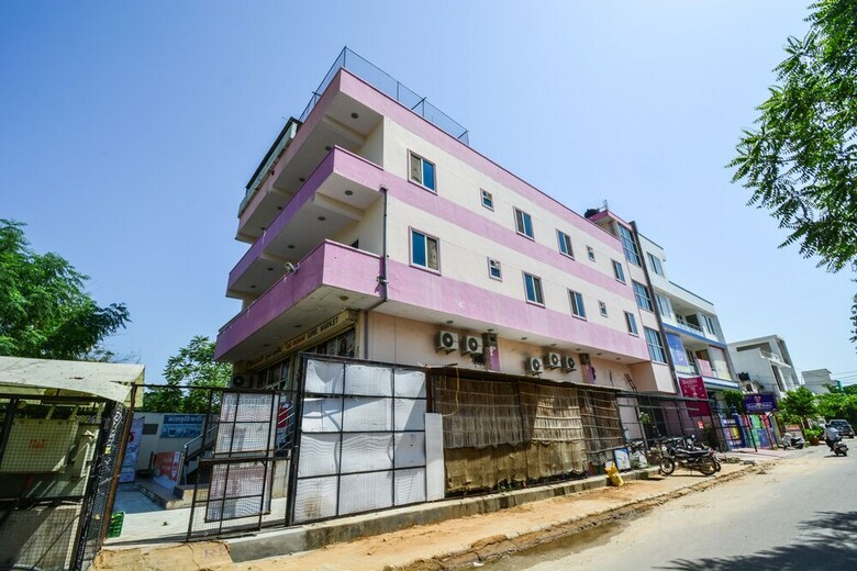 Oyo 16940 Hotel Royal Murli