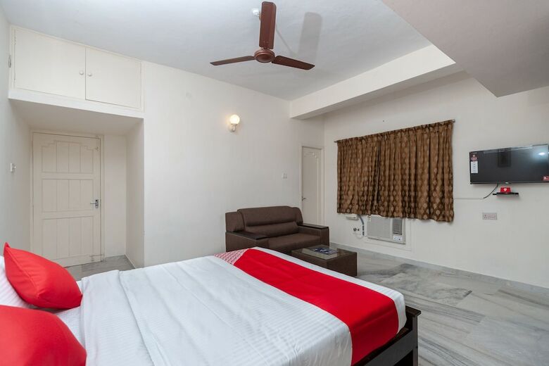 Hotel Oyo 24168 Amrita Inn