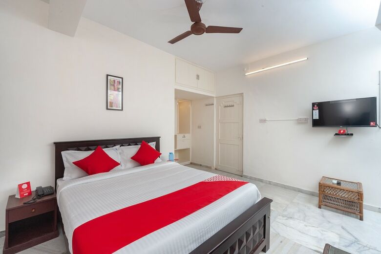 Hotel Oyo 24168 Amrita Inn