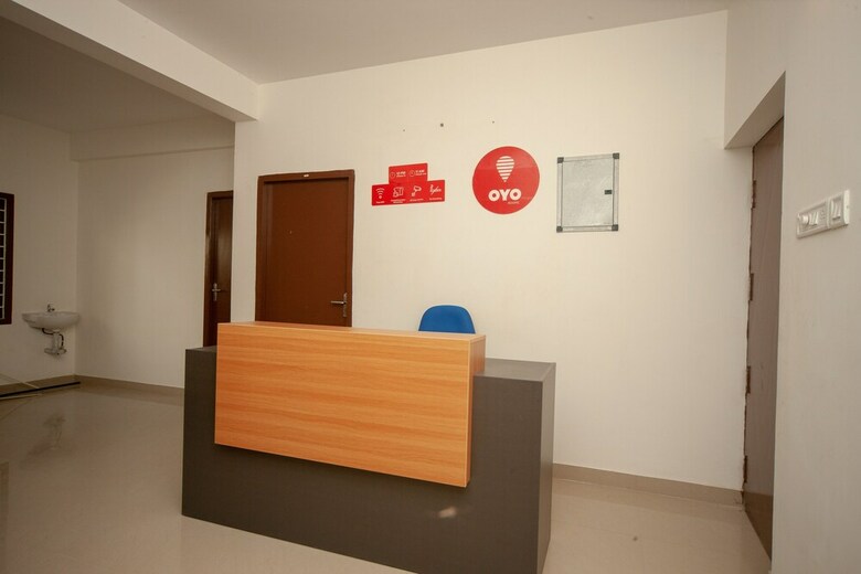 Hotel Oyo 24052 Flagship Covelong Residency
