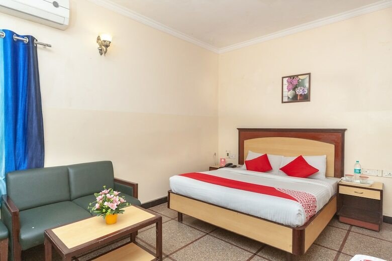Hotel Oyo 22280 Kences Inn