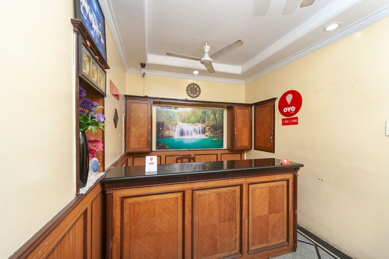 Hotel Oyo 22280 Kences Inn