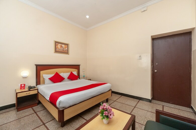 Hotel Oyo 22280 Kences Inn