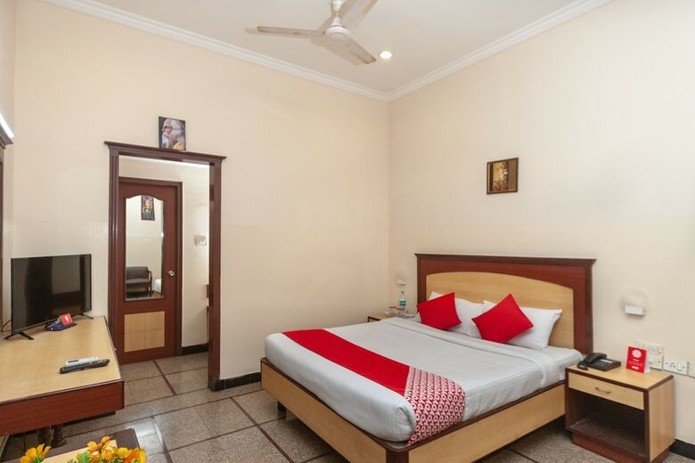 Hotel Oyo 22280 Kences Inn