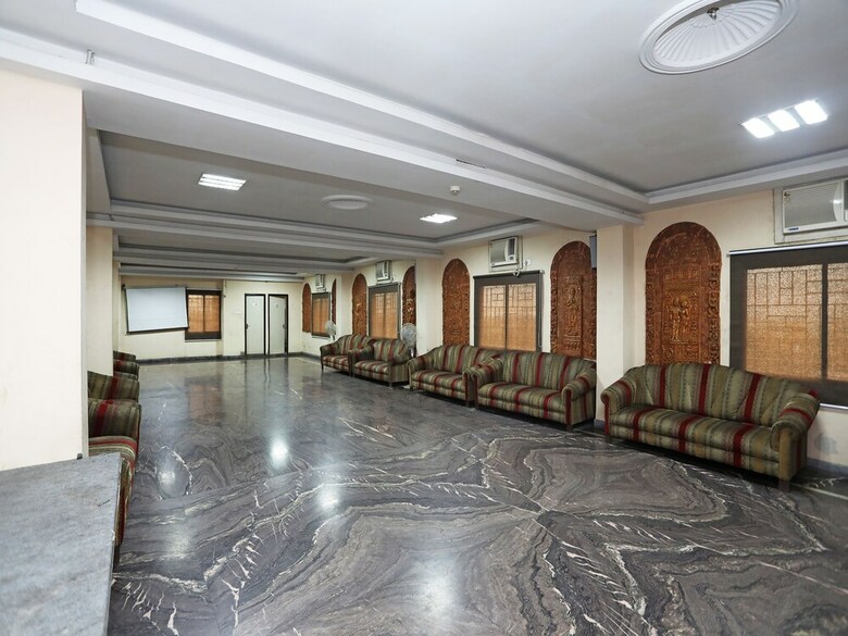 Hotel Oyo 24149 Flagship Kamala Inn Vip Road