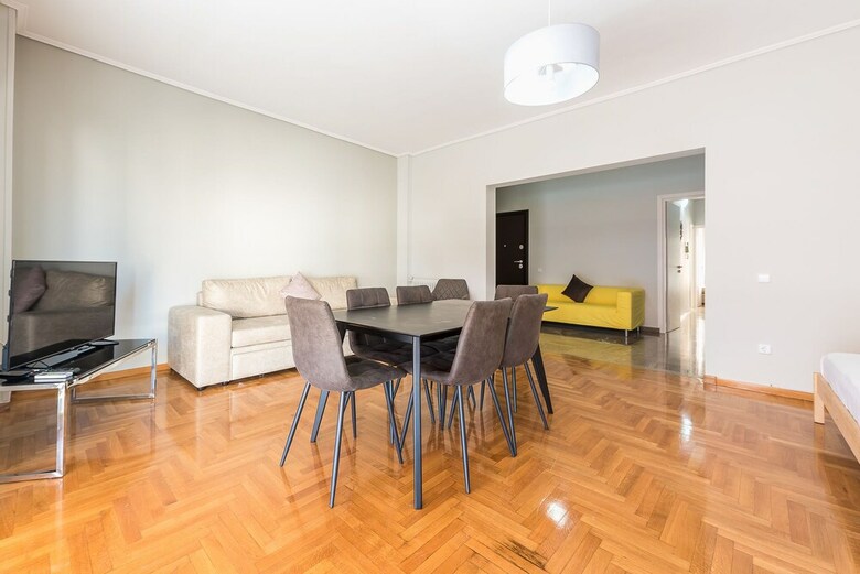 Victoria Black Pearl Apartments