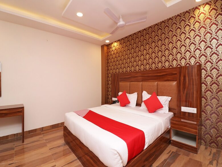 Oyo 27009 Hotel Olivia Inn