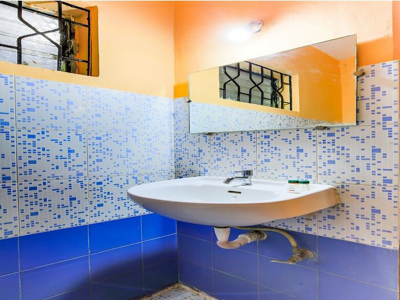Hotel Oyo 23035 Srinivas Residency