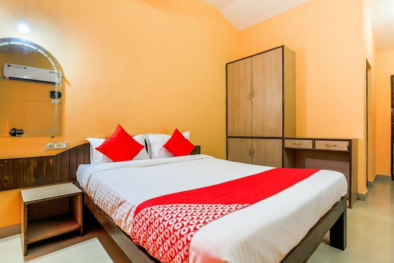Hotel Oyo 23035 Srinivas Residency