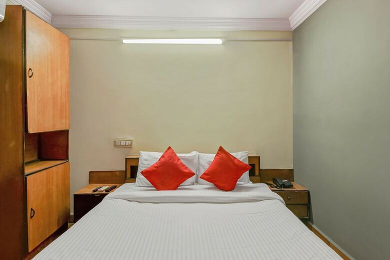 Hotel Oyo 26562 Dazzle Lodge