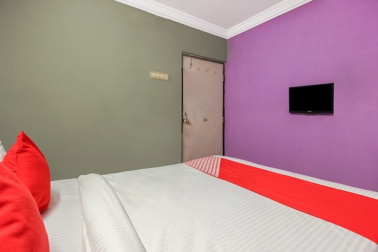 Hotel Oyo 26562 Dazzle Lodge