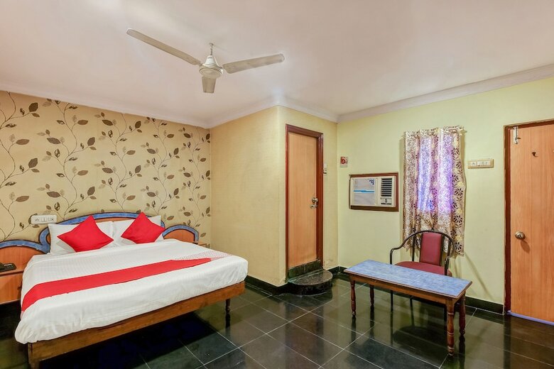 Hotel Oyo 26562 Dazzle Lodge
