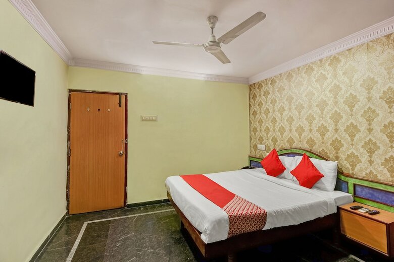 Hotel Oyo 26562 Dazzle Lodge