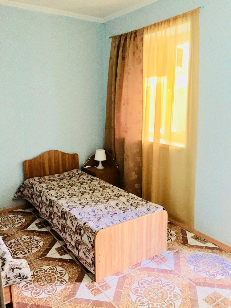 Hotel Rodnichok Guesthouse