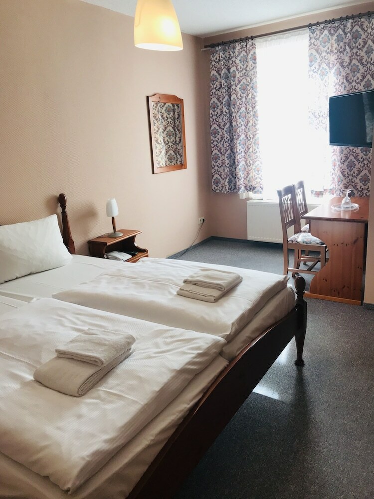 Haus Schlematal Hotel Und Restaurant