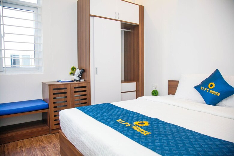 Hotel V.i.p's House  2