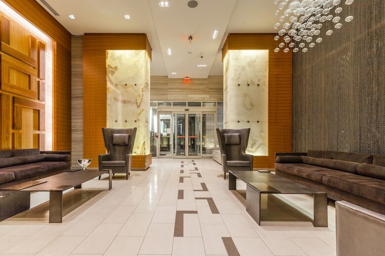 Simply Comfort. Modern Downtown Apartment