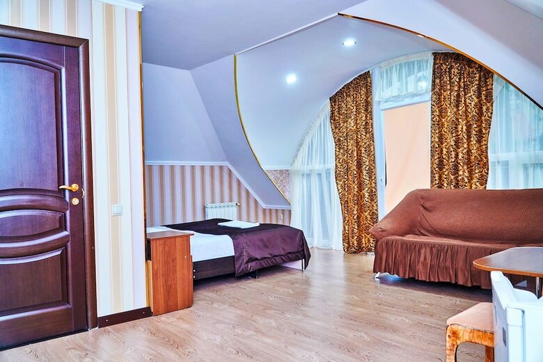 Golden House Hotel