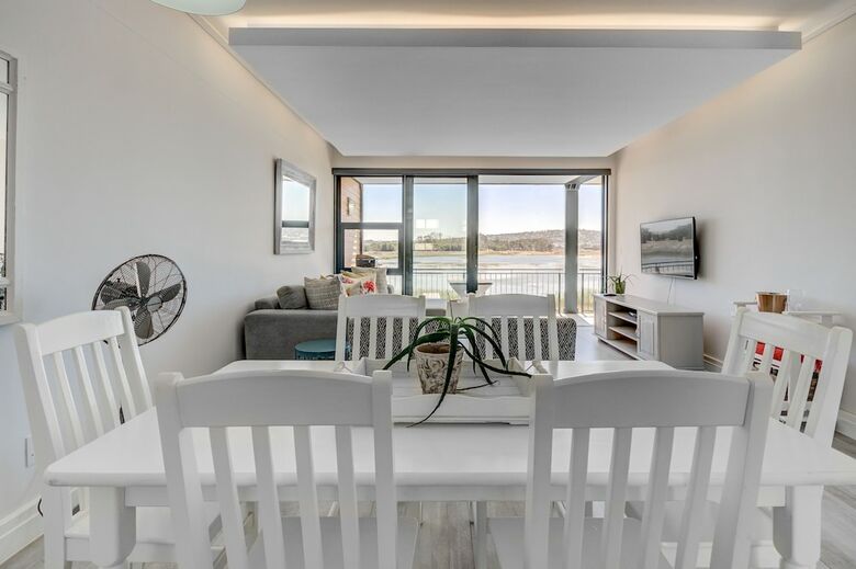 Uniquestay Paardevlei Square Apartment - Adults Only