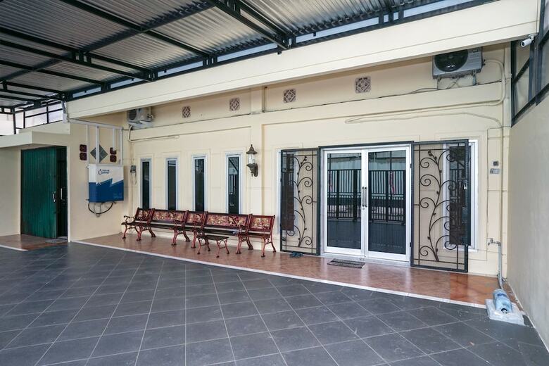 Hostal Oyo 341 Al Barokah