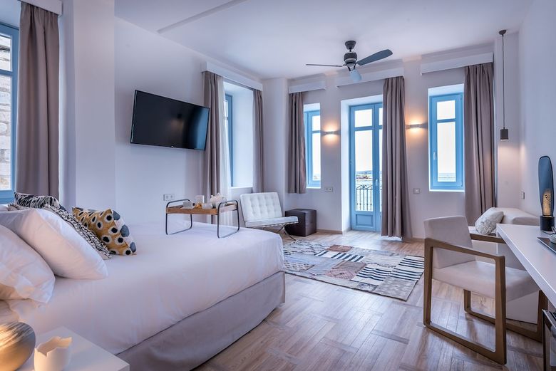 Hotel Shapes Luxury Suites