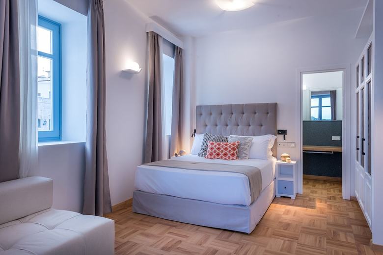 Hotel Shapes Luxury Suites