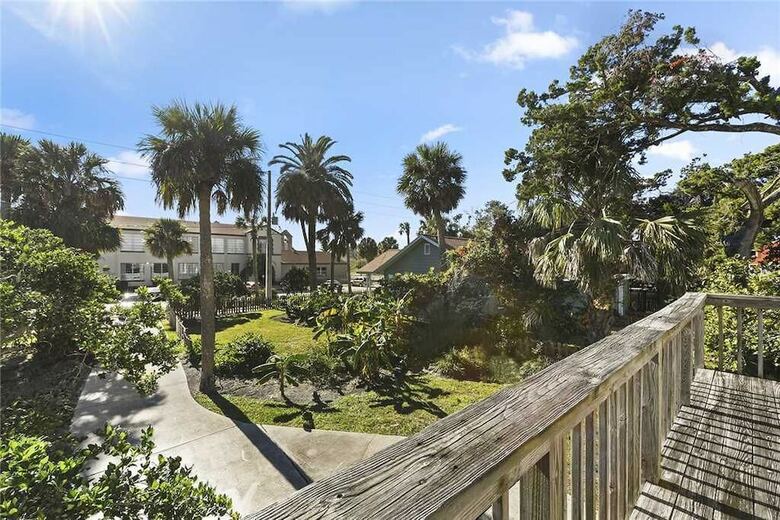 Coconut Cottage - Two Bedroom Home