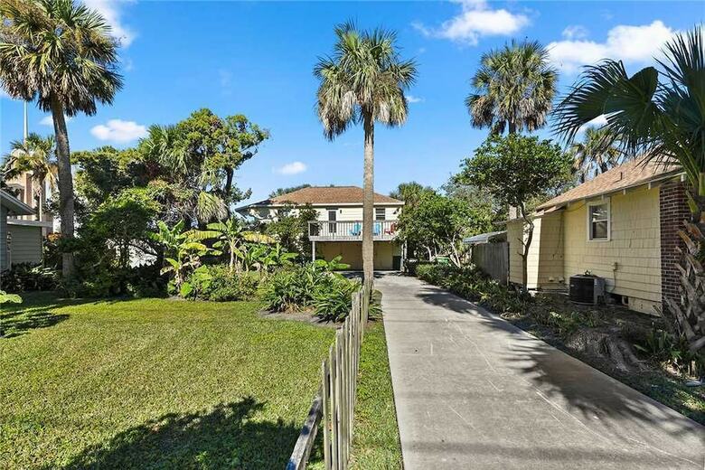 Coconut Cottage - Two Bedroom Home