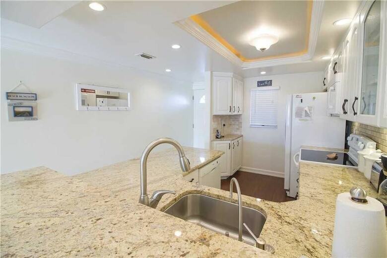 Beach & Tennis 201 - Three Bedroom Condo