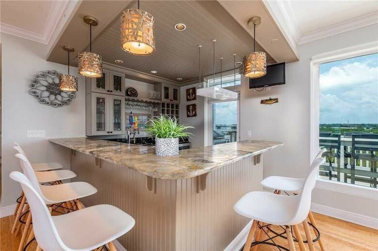 Beachfront Sapphire - Six Bedroom Home