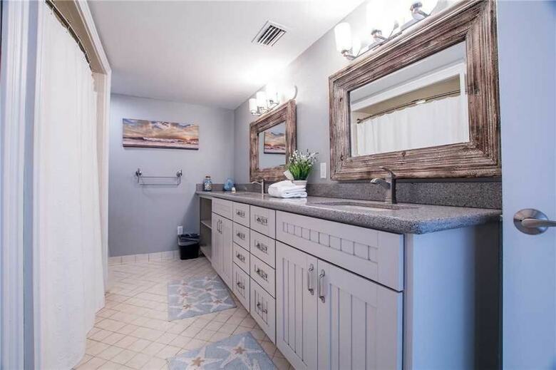 Beachfront Sapphire - Six Bedroom Home