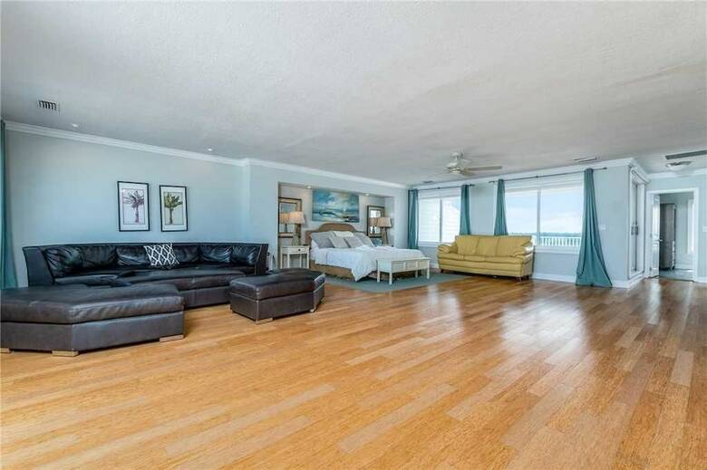 Beachfront Sapphire - Six Bedroom Home